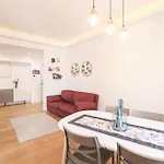 Elegant & Chic 2 - 5min To Station, Ac, Wi-fi Apartment *