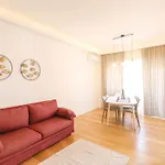 Elegant & Chic 2 - 5min To Station, Ac, Wi-fi Rom
