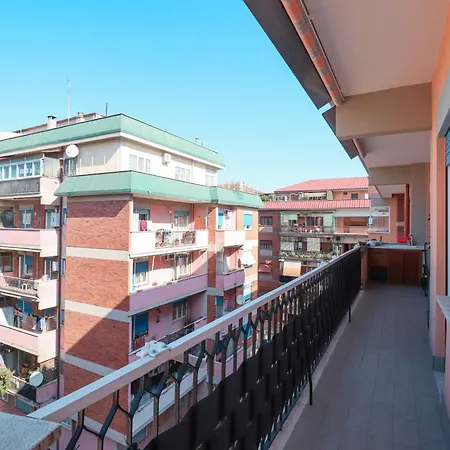 Elegant & Chic 2 - 5min To Station, Ac, Wi-fi