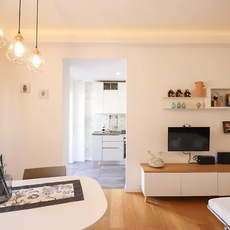 Elegant & Chic 2 - 5min To Station, Ac, Wi-fi 아파트 로마