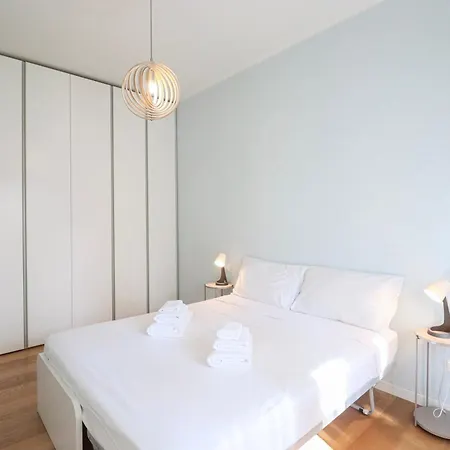Elegant & Chic 2 - 5min To Station, Ac, Wi-fi 아파트 로마