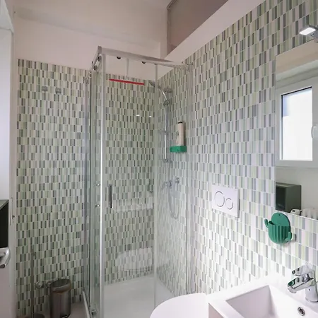 Elegant & Chic 2 - 5min To Station, Ac, Wi-fi 아파트 로마