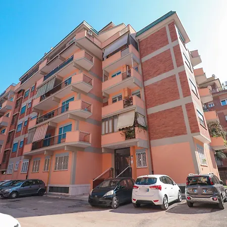 Elegant & Chic 2 - 5min To Station, Ac, Wi-fi